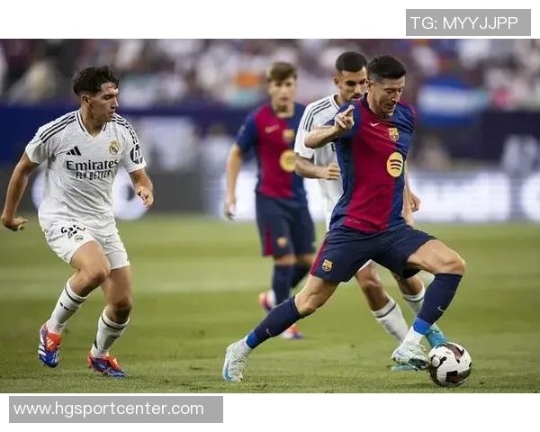 西甲手球争议巴萨皇马判罚不公引发热议